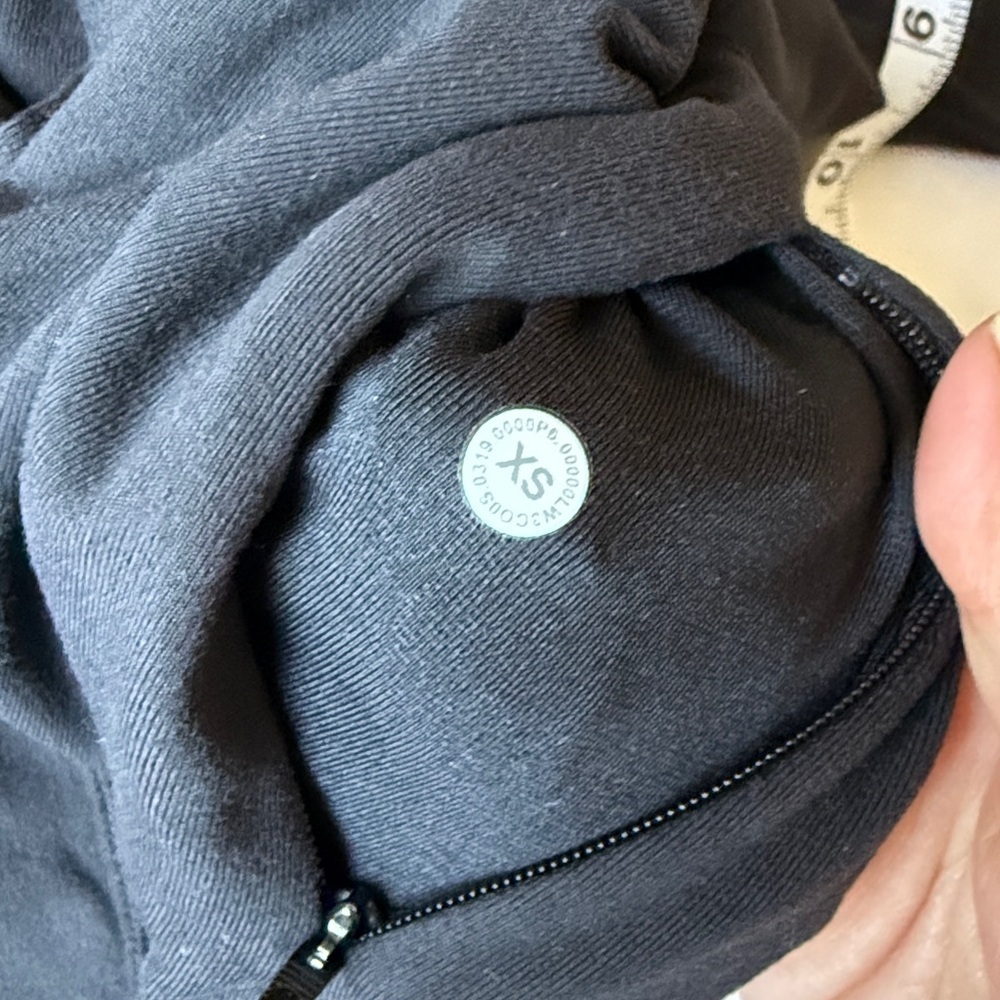 Lululemon Close to Crossing Long Sleeve *Rulu
Black!✨✨✨ - Picture 10 of 10